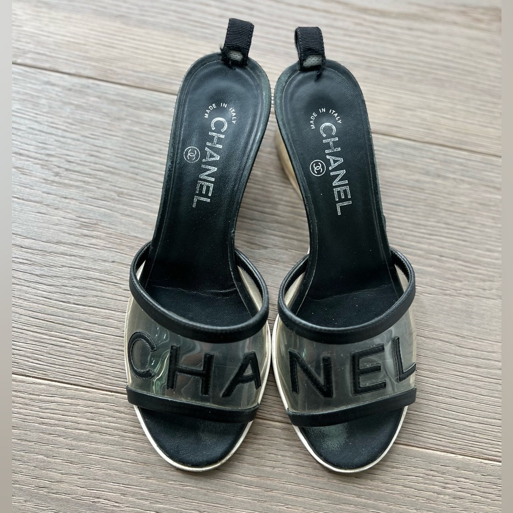 2019 Chanel Interlocking CC Logo Slides - Picture 3 of 15